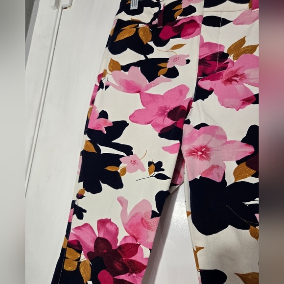 Old Navy Pixie High Rise Floral Pants Sz 4 - Picture 5 of 11